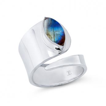 Labradorite cabouchon 